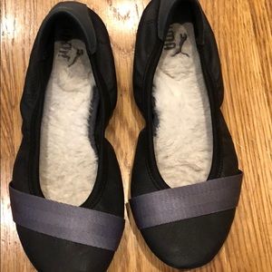 Puma flats